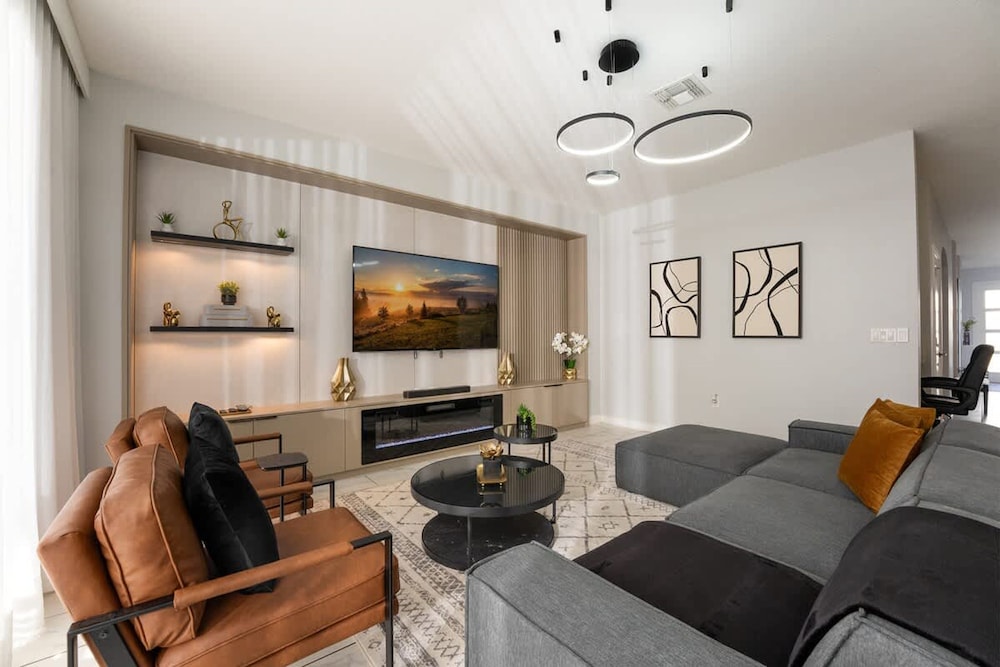 Exclusive Luxe Single Family 6 BR Sl2765