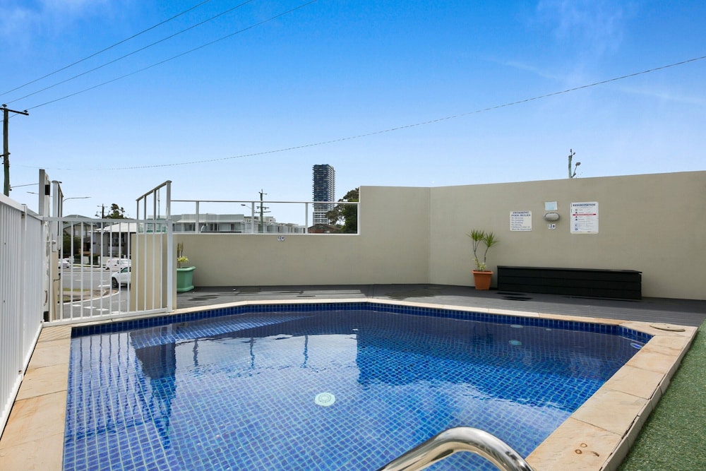 Sleek Apartment With Pool and Rooftop Terrace