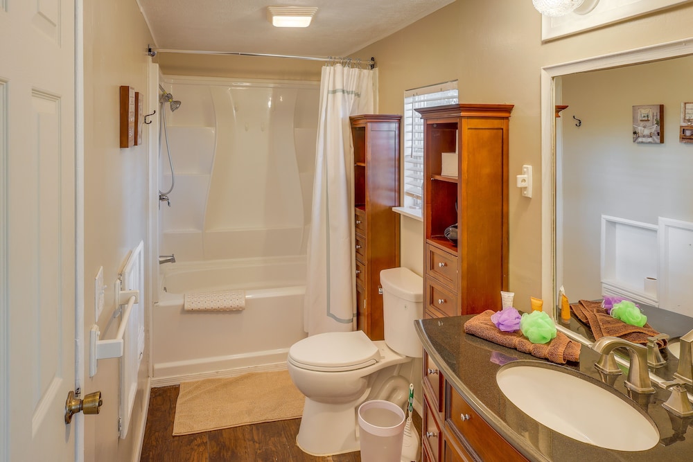 California Vacation Rental w/ Full Kitchen view 3
