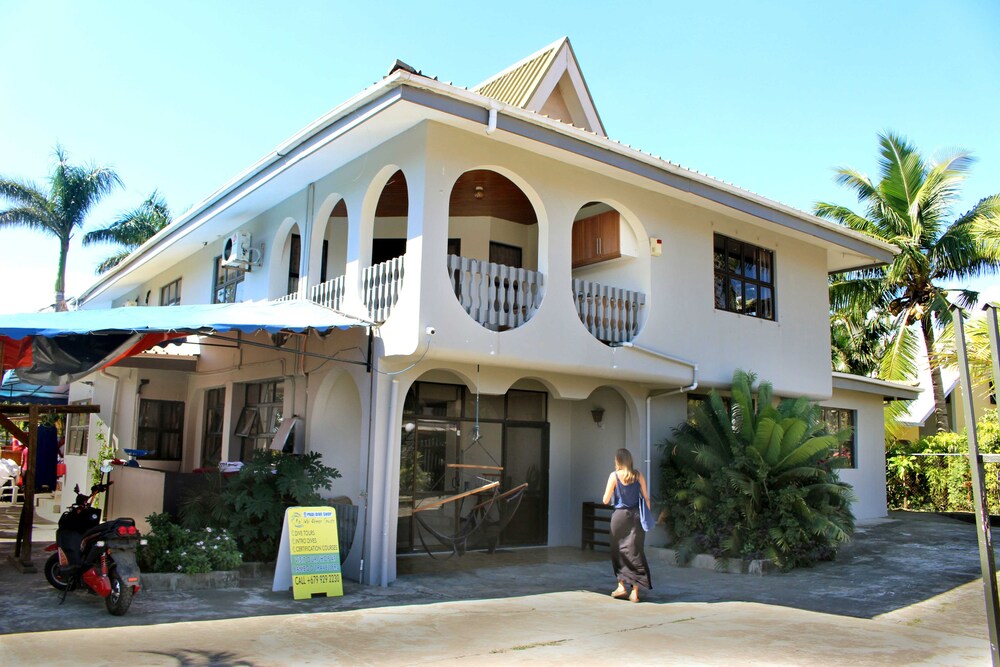 Bluewater Lodge - Hostel