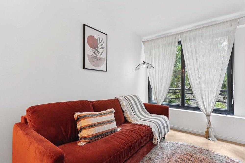 Classy 1BR - Elysee & Madeleine Area