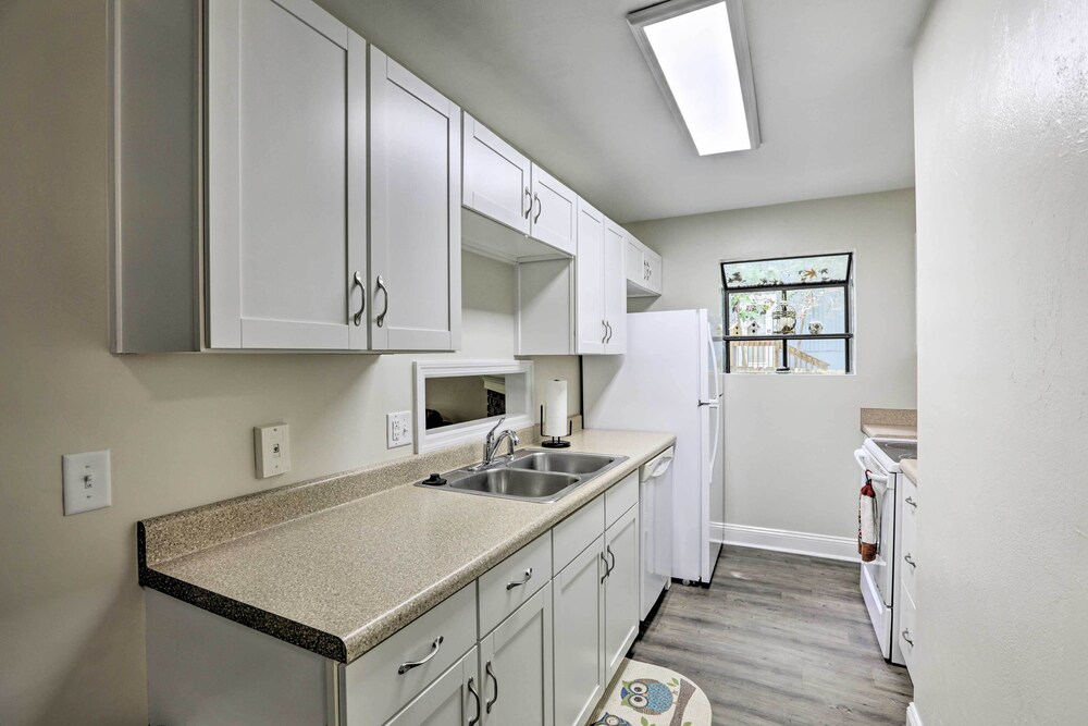Charming Tallahassee Townhouse ~ 3 Mi to Fsu! view 5