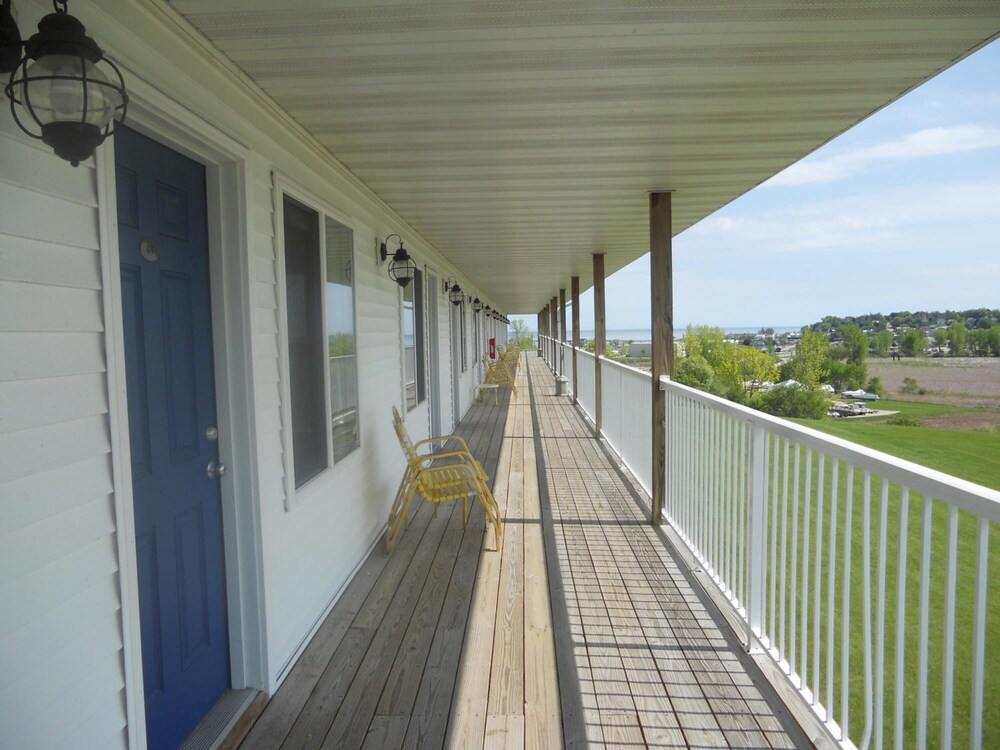 Coho Motel and Suites