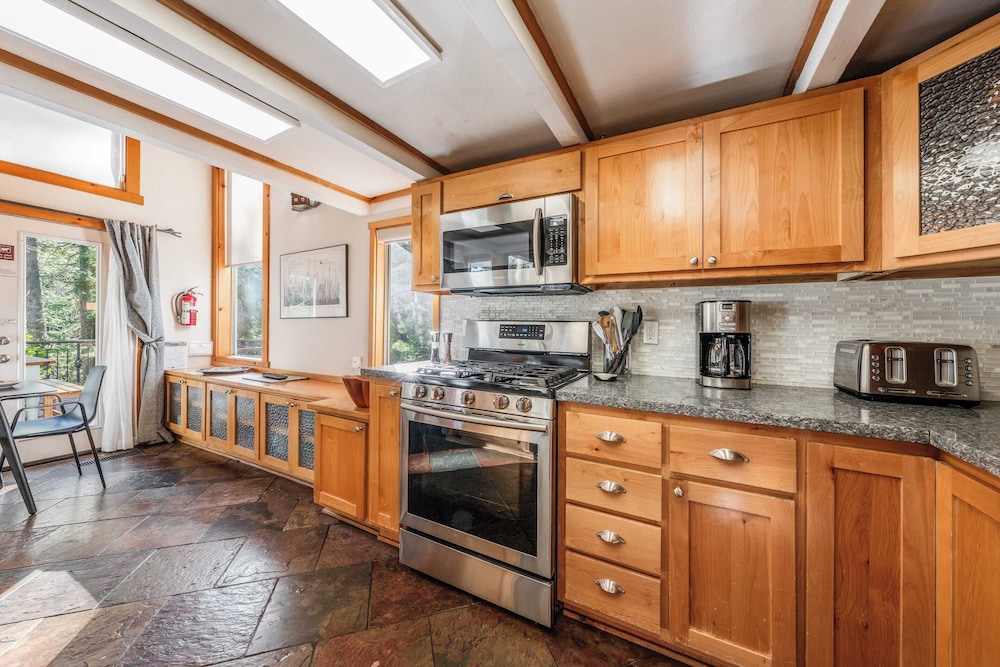 Year-round Tahoe Escape With Hot Tub & Outdoor Dining Timberline Haven by Avantstay
