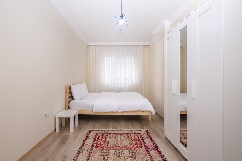 Modern and Central Flat With Balcony in Maltepe