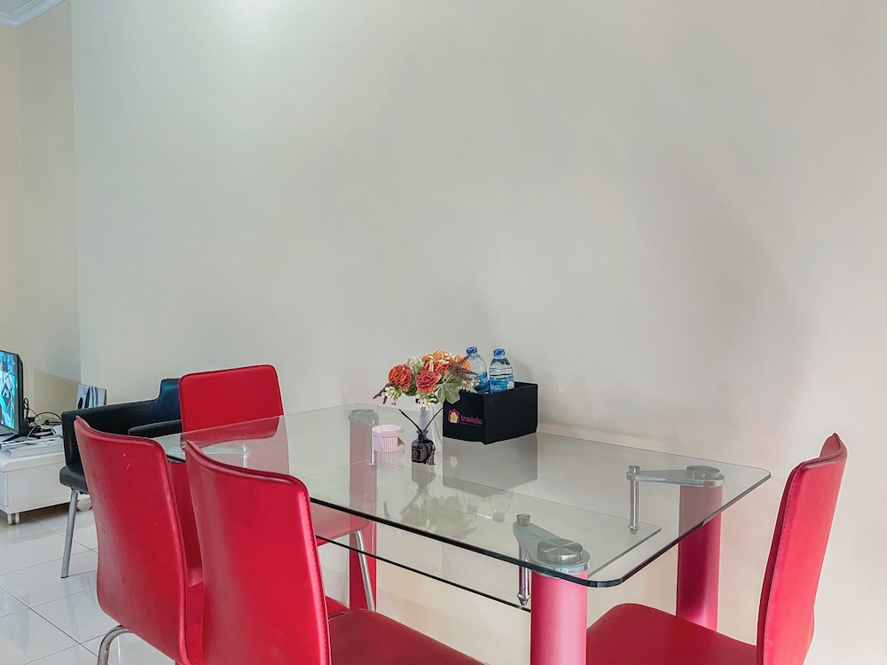 Homey And Modern 2Br At Marina Ancol Apartment