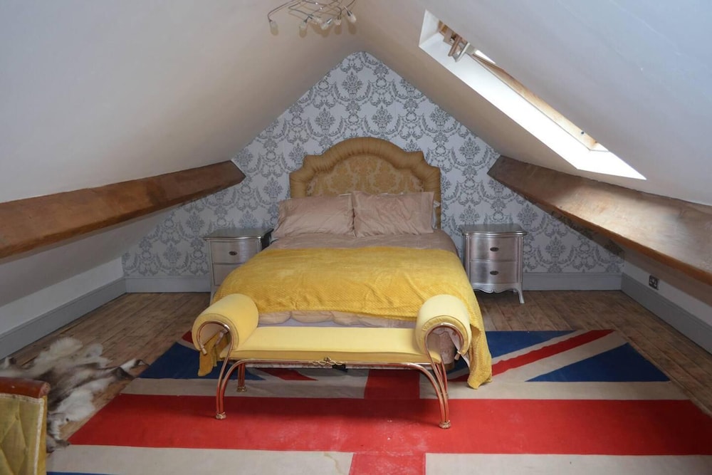 Charming 2-bed Cottage in Otley view 2