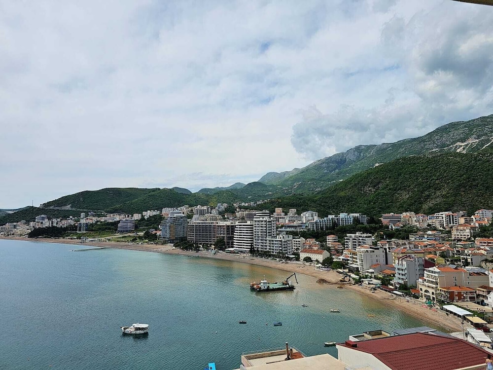 Panoramic Sea View 2BDR Apartment