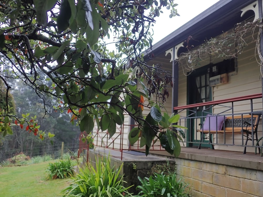 Glenbrook House and Cottage