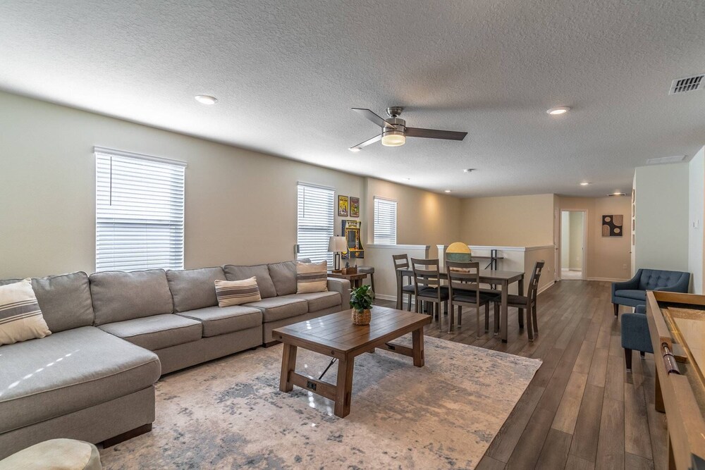 3285 Windsor Island