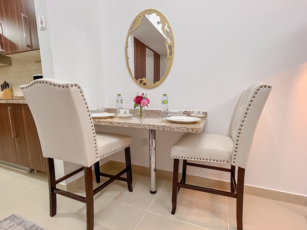 Cosmos Living Luxurious Studio Near Mari