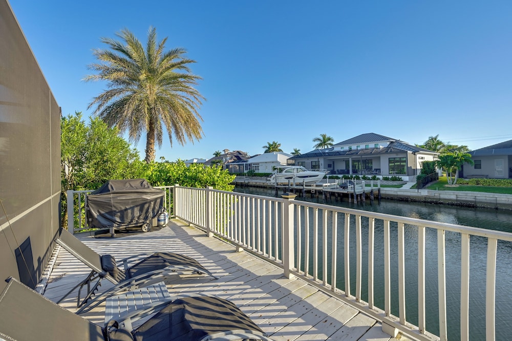 Walk to the Beach! Canal-front Marco Island Home