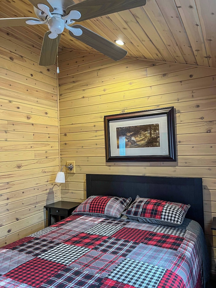 Ahmic Lake Resort's Black Bear Cottage