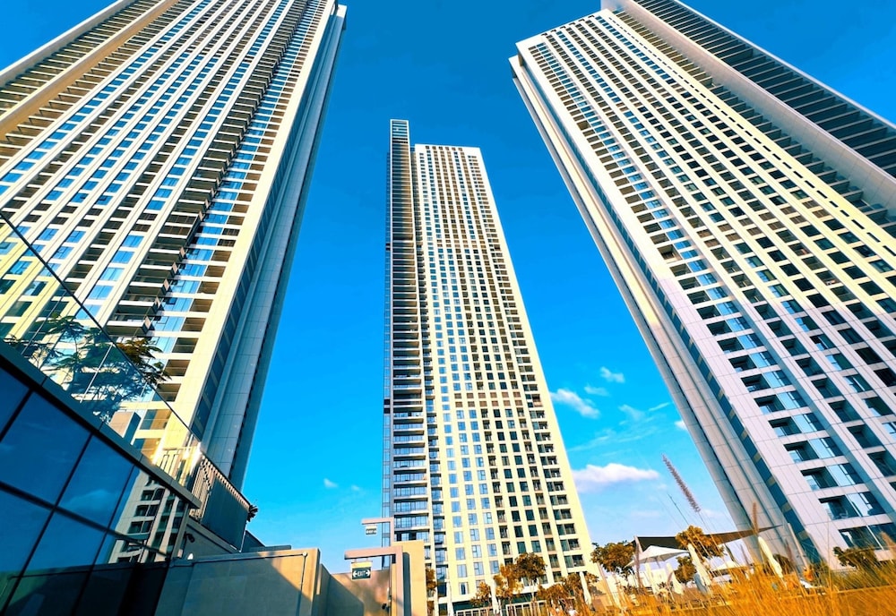 Classy Downtown 2BR w City View Balcony