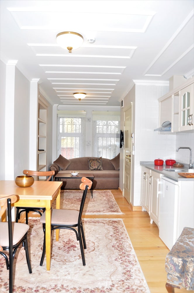 Emil House Apart Hotel
