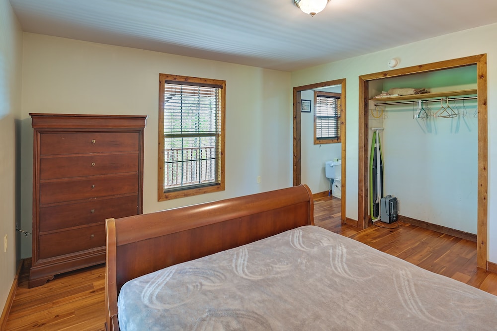 Idyllic Beattyville Cabin Rental w/ Stunning Views view 4