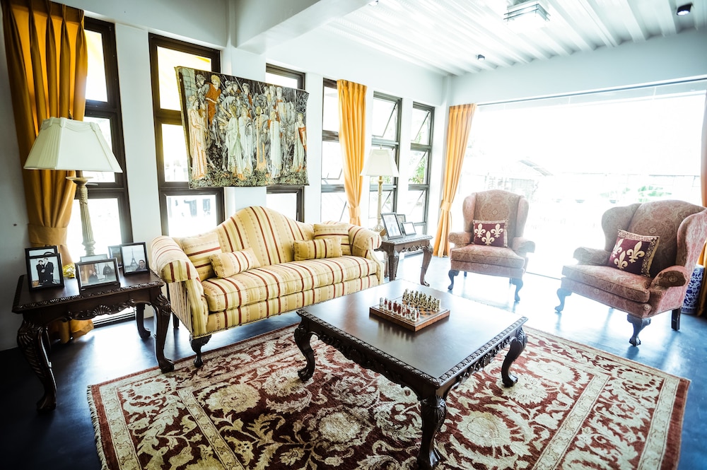 Zeller Court Apartelle view 3