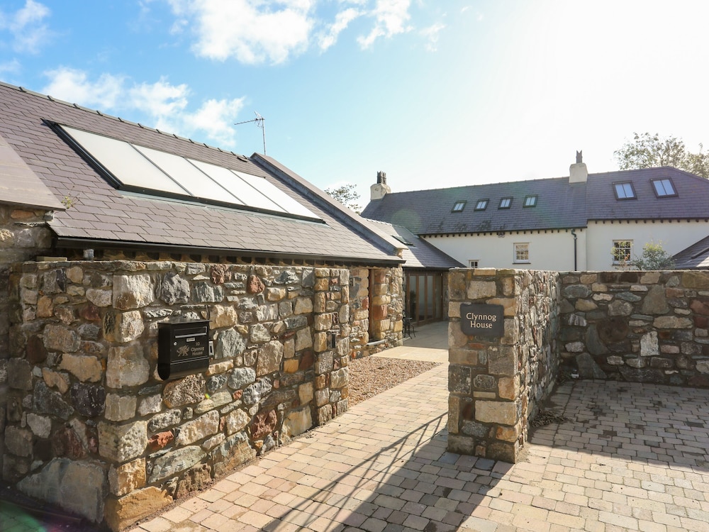 Clynnog House view 4