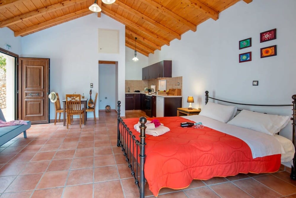 Paxoi Sunny Serenity - Kirki s Studio With Jacuzzi