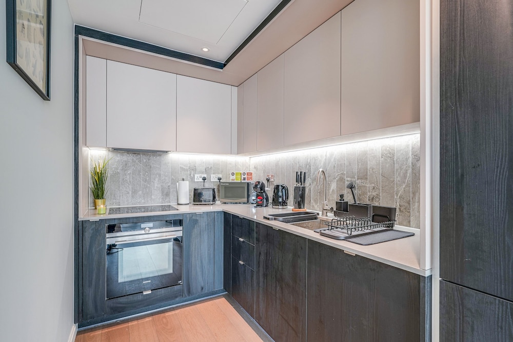 Central London Stay in Vauxhall With Balcony
