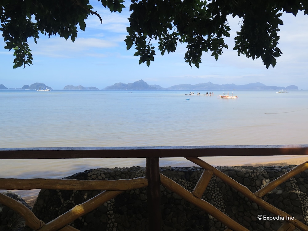 Four Seasons Seaview Hotel