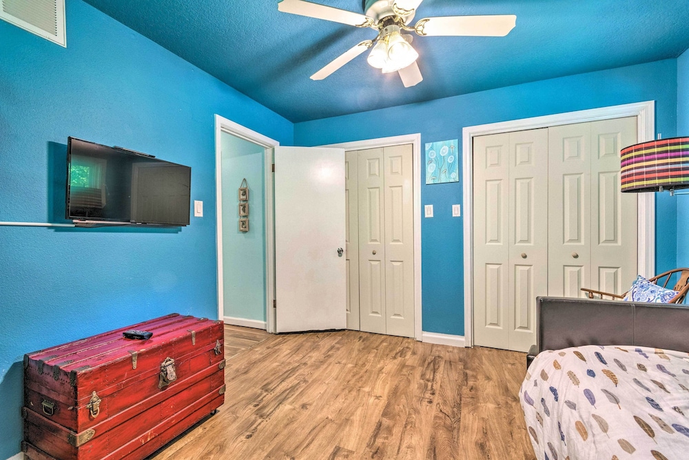 Updated Deck & Dock: Lakefront Home in Hot Springs view 3