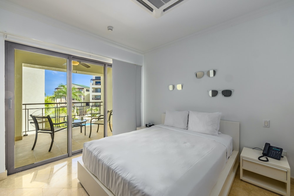 Palm Aruba Condos