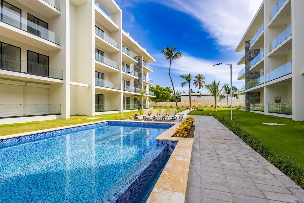 2BR Oasis in Eden Tropical - BBQ Pool Near Beach
