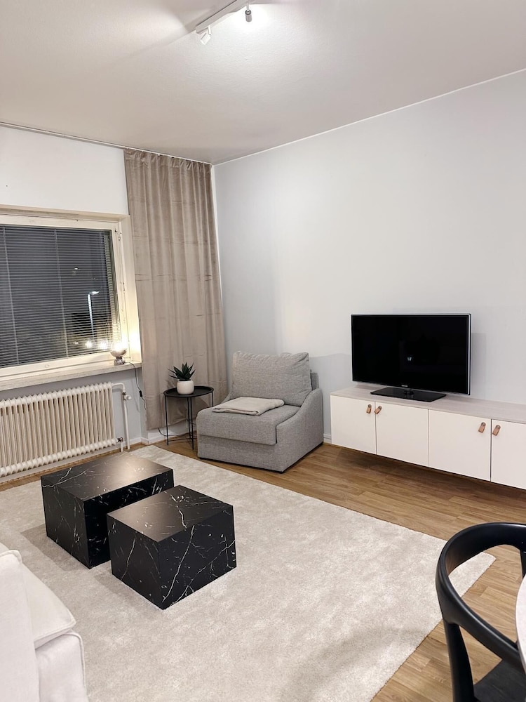 Bright & Cozy 2BR Home in Central Lahti