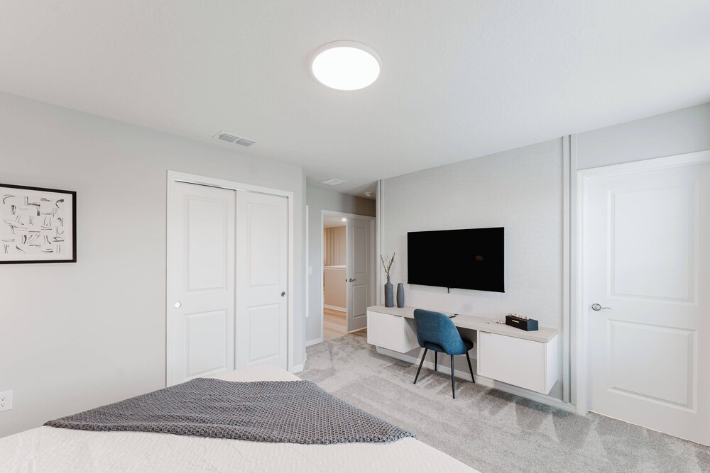 Stunning 8BR Pool Gameroom Minutes to Disney