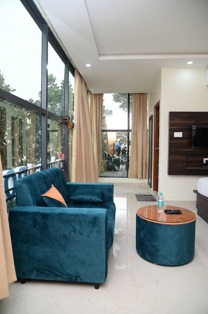 Hotel Zeke Avenue