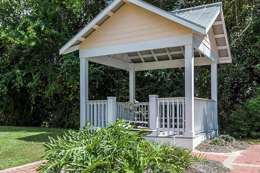 Peachtree Place II C207- Beach Getaway view 4