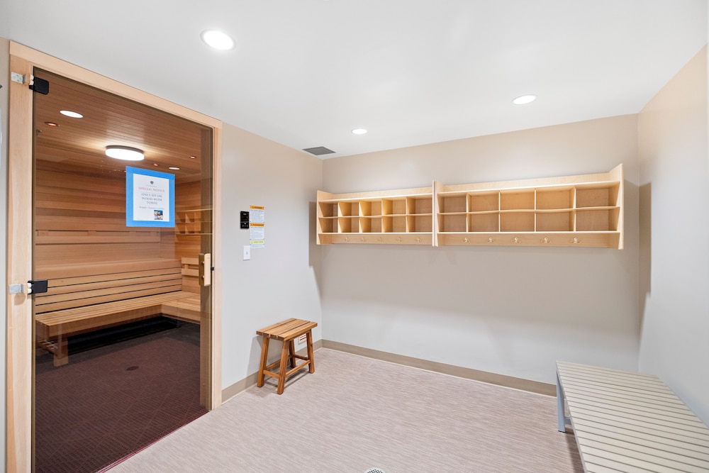 Waikiki Banyan 1BR