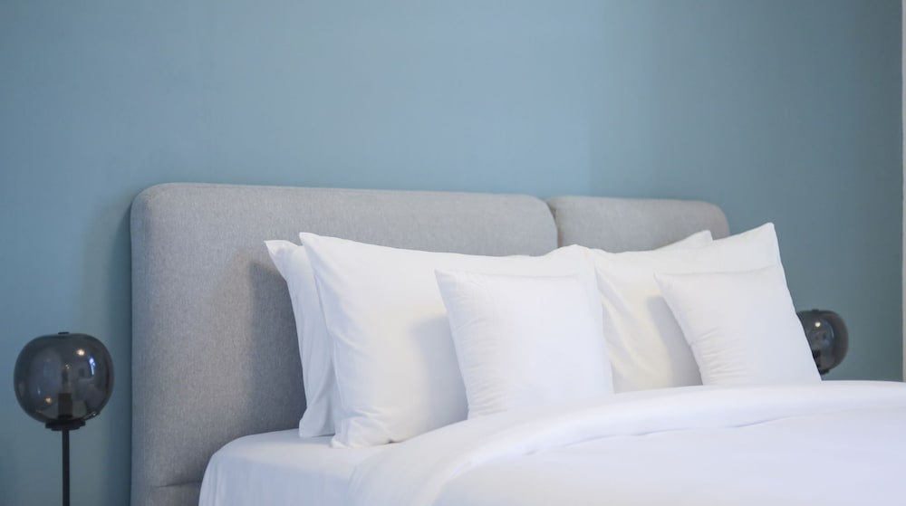 The Cosmopolitan Serene Living in a One Bedroom