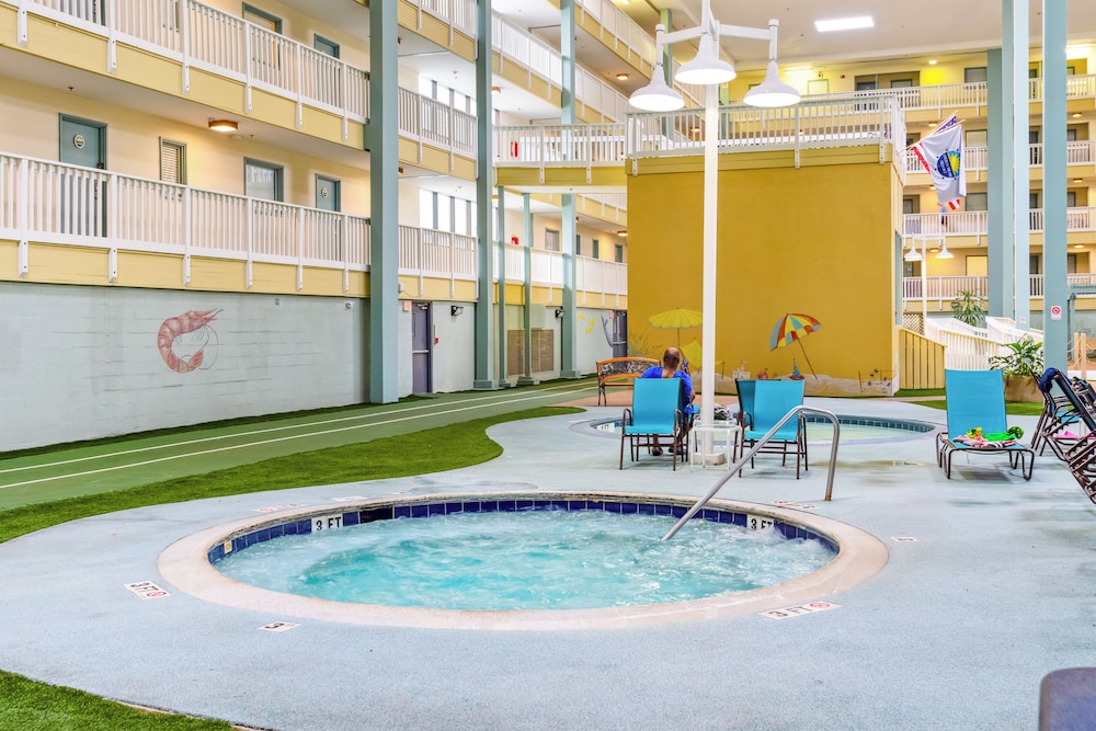 Beachy Vibe 2 BDR In Desirable HHI Resort! view 3