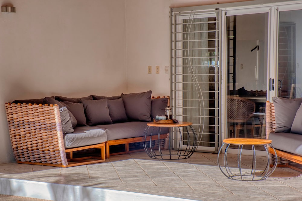 Casa Bonita - 5BR With Pool Walk to Beach