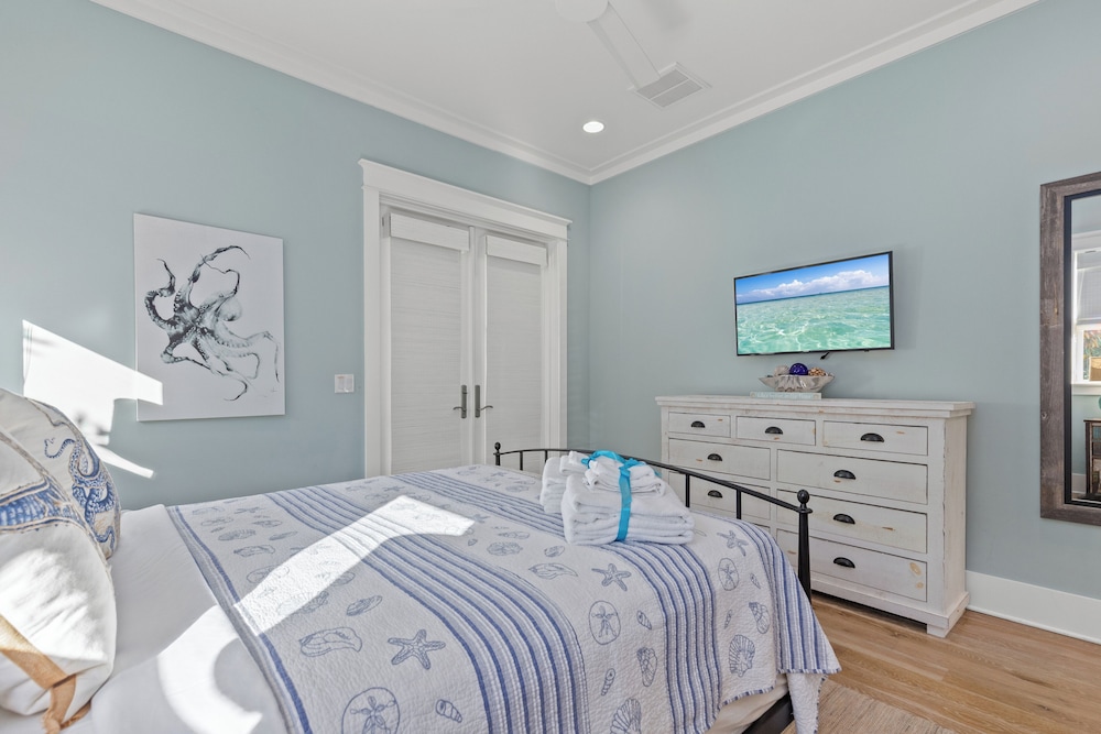 Sea Dlight: 3BR Beach Home Sleeps 10 With 4 Bikes in Watersound West