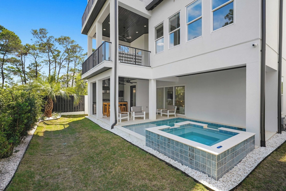 Sleeps 39 2 Luxe Homes w/ Free Golf Cart, Private Pool+spa 3 Blocks to Beach