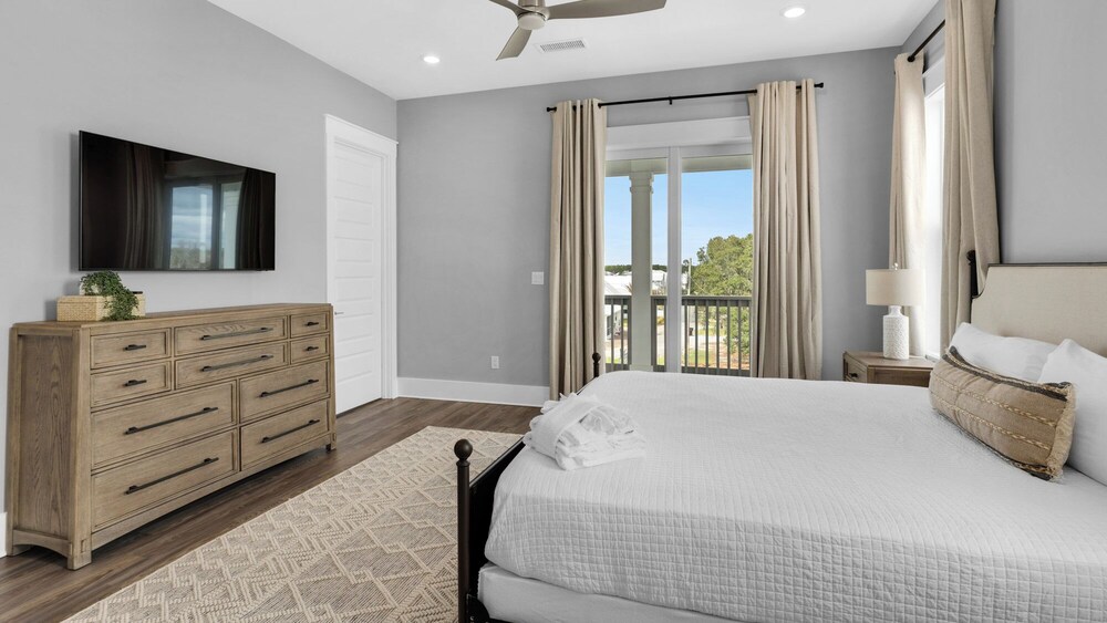 Inlet Beach Retreat With Rooftop Views, 4 Bikes + Free Attraction Tickets!