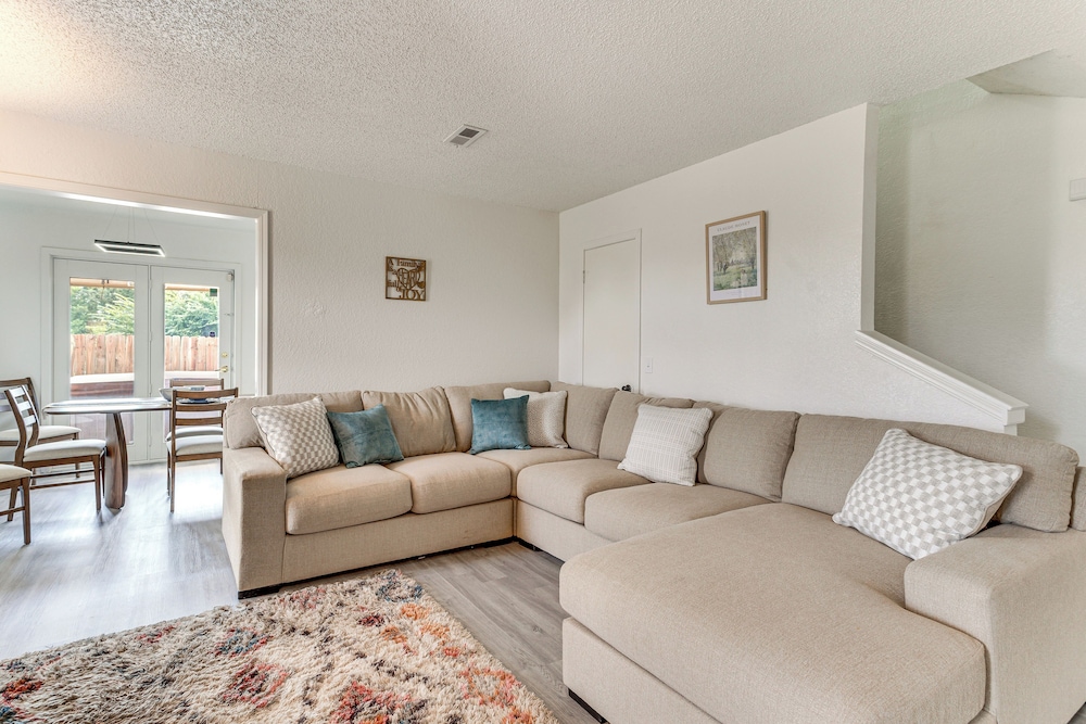 South OKC Home w/ Game Room: 18 Mi to OU Campus!