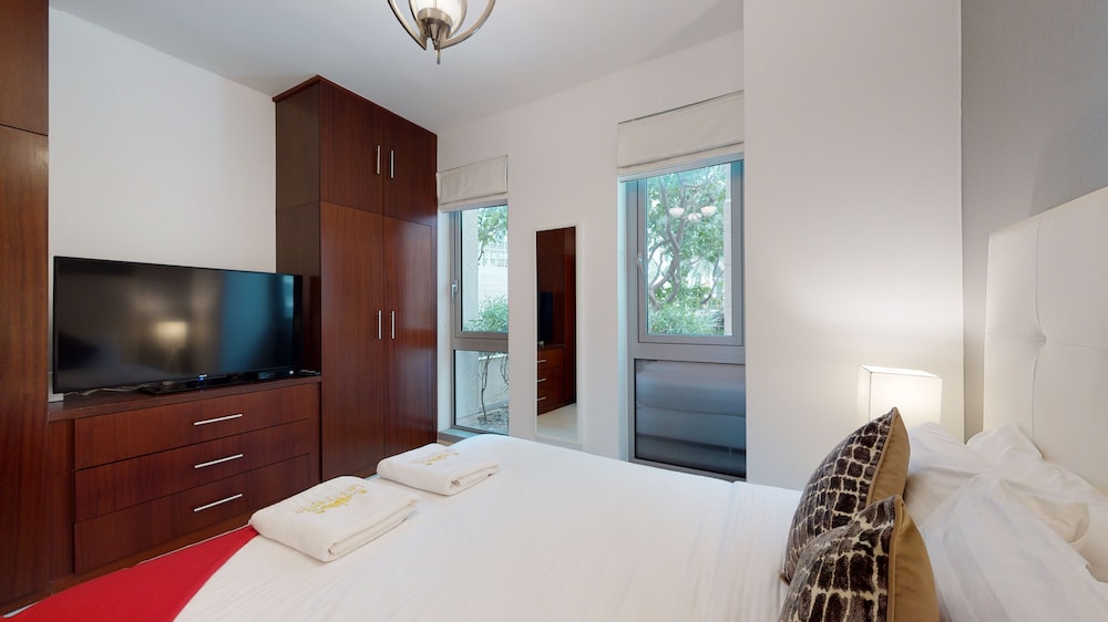 Lux BnB 3BDR Burj Khalifa & Pool Views