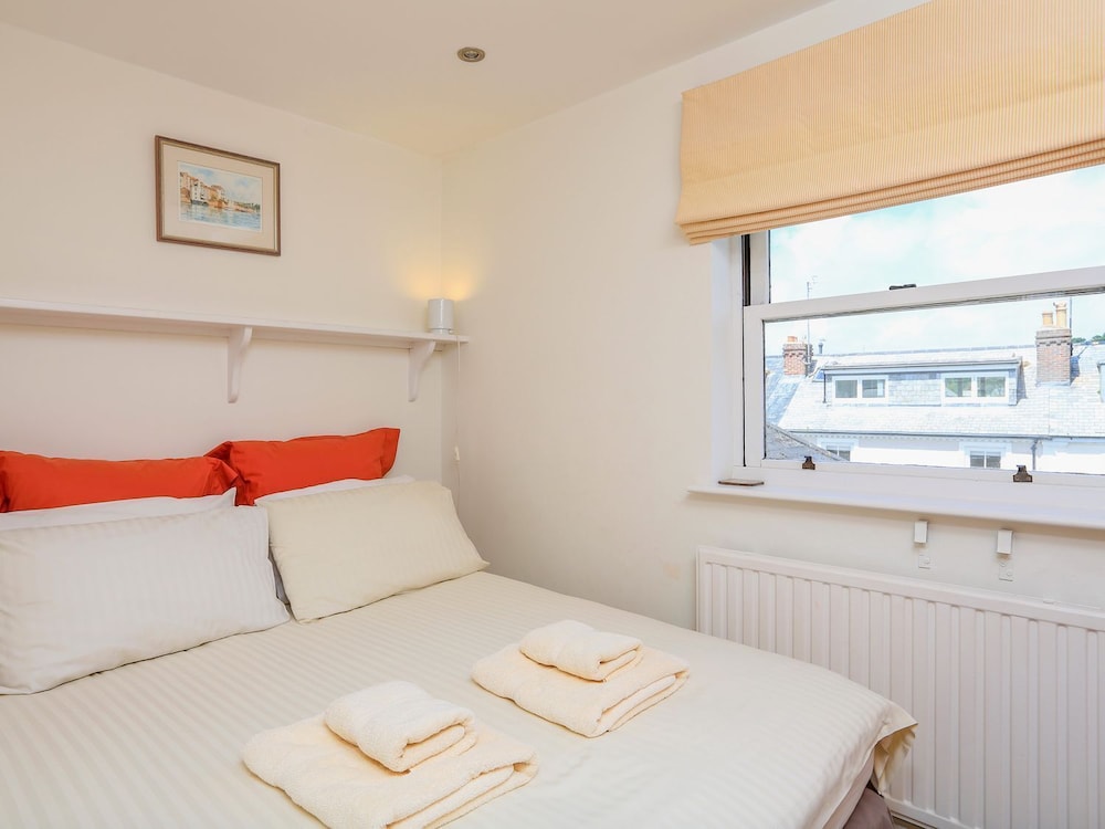 7 Island Quay view 3