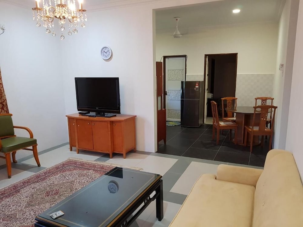 Mri Homestay Sg Buloh - 3 Br House on First Floor With Centralised Pool photo 6