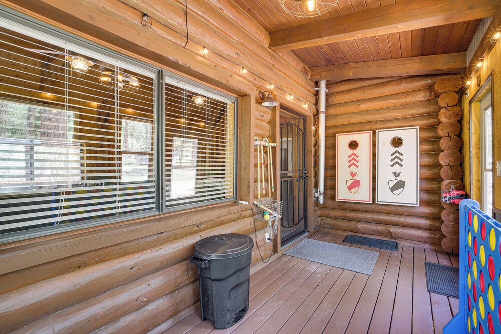 Covered Deck, Private Acreage: Log Cabin in Pine