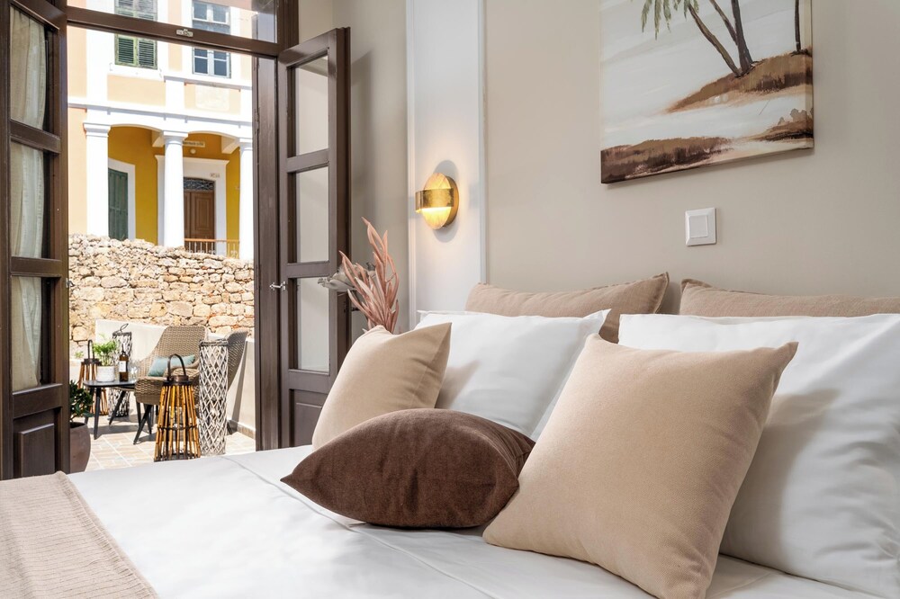 Alegrand Suites