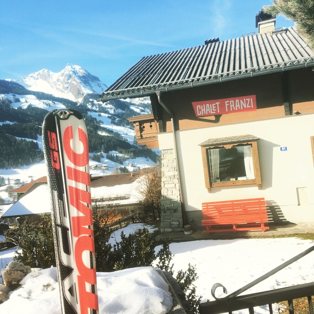 Cozy Chalet With Amazing Mountain Views Ski-in, Ski-out, Trailheads