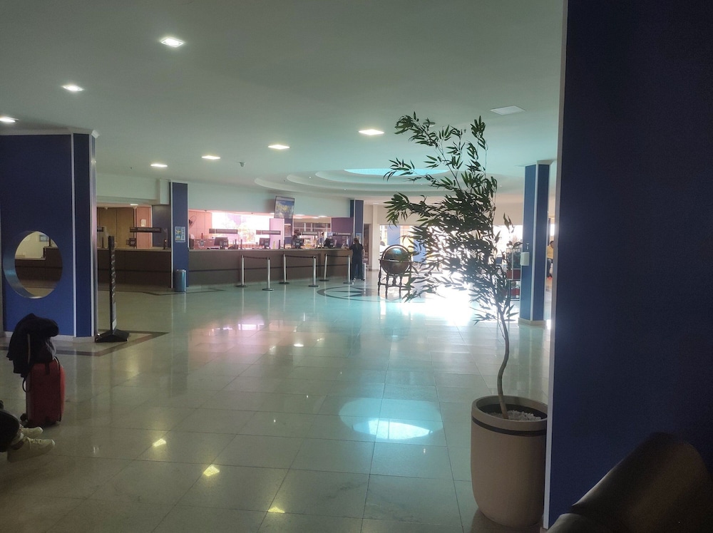 Flat Golden Dolphin Grand Hotel via Roberto Imoveis