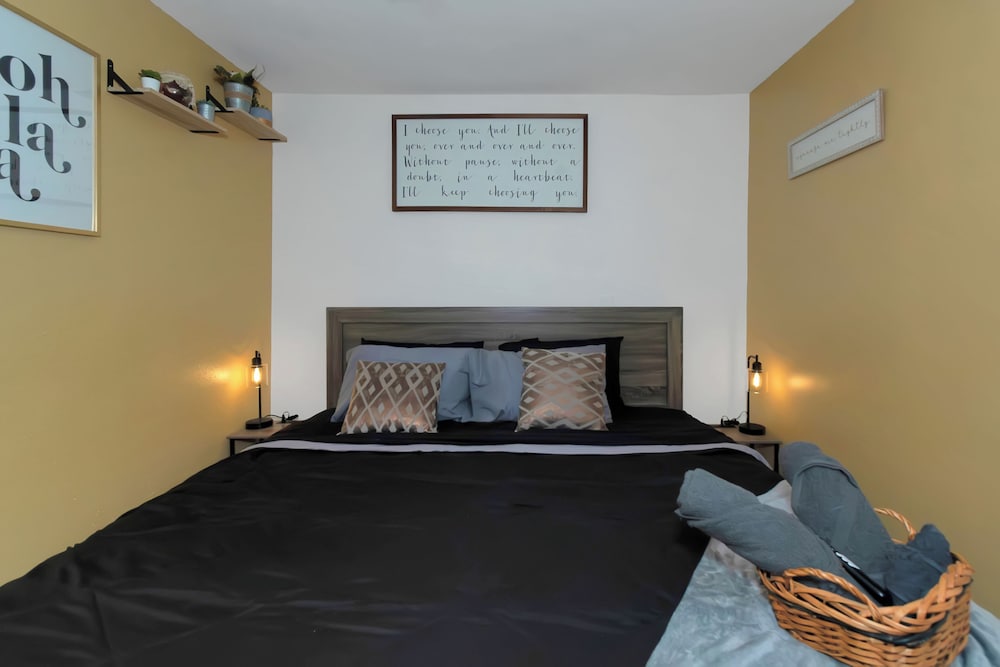 Spacious 3BR Condo in DTWN