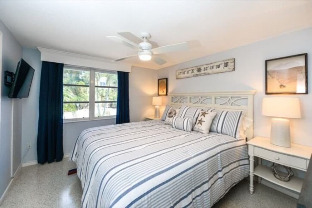 3706 Gulf Dr 2 Bedroom Home by RedAwning