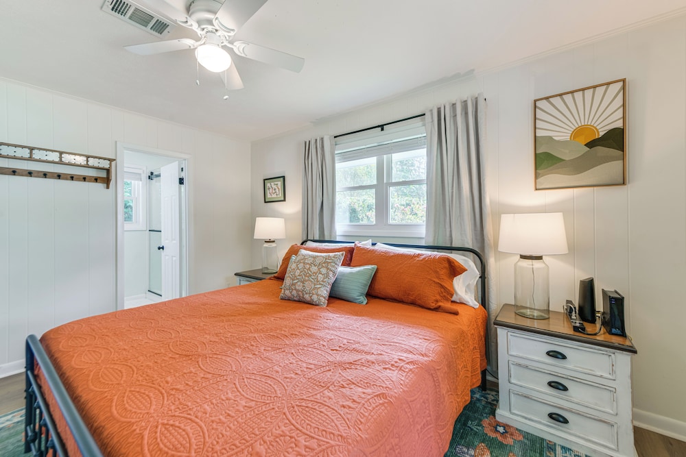 Walk to Dtwn Pine Mountain! 'evergreen Cottage'